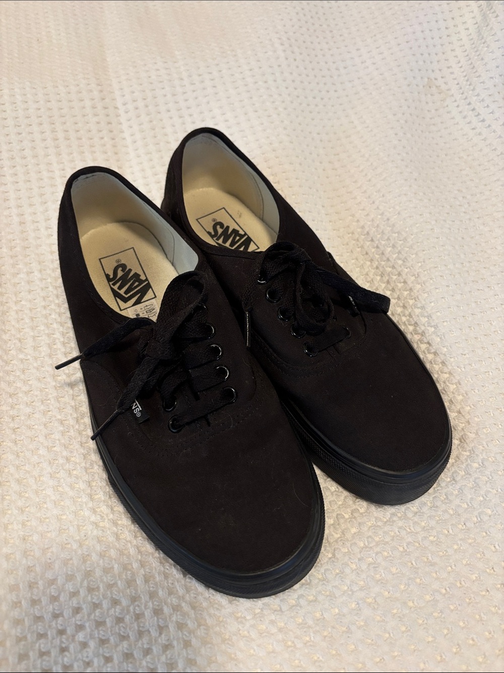 Vans Black Low-Top Canvas Sneakers M8/W9.5